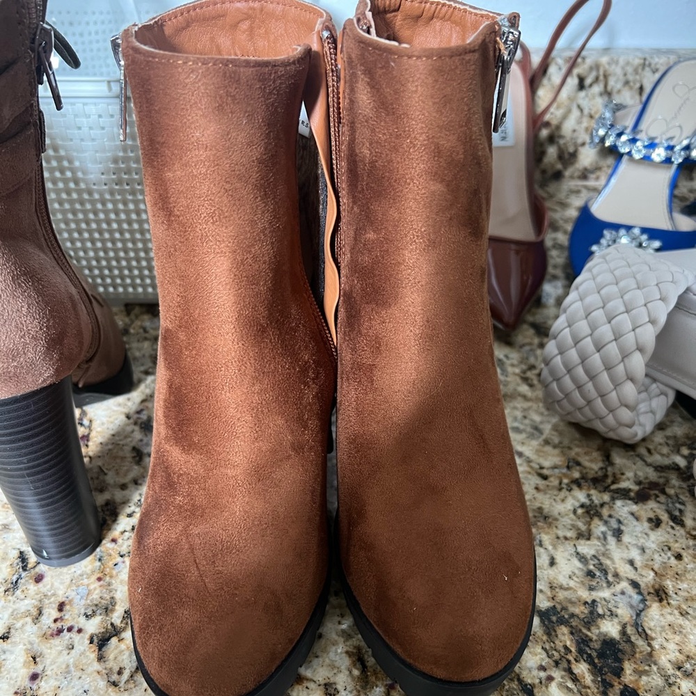 Brown boot - Picture 2 of 3